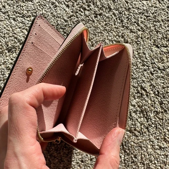 Louis Vuitton Wallet - Picture 7 of 11